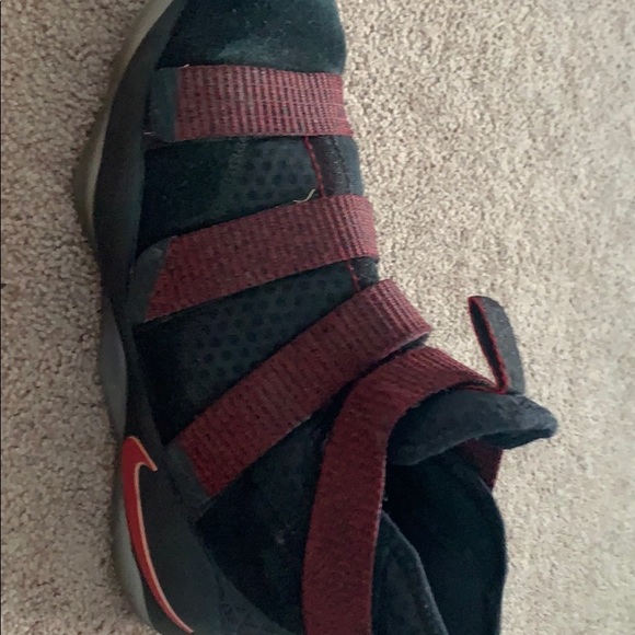 Lebron Nike basketball shoes - Picture 1 of 1